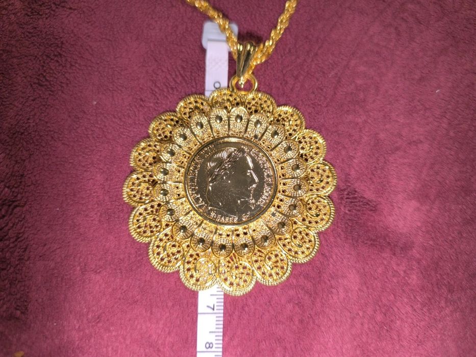 Salbă metal comun culoare aurie