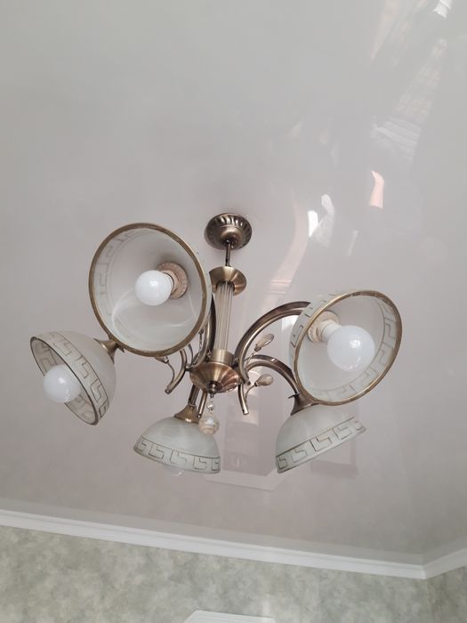 СРОЧНО!!! Продам люстру в отличном состоянии