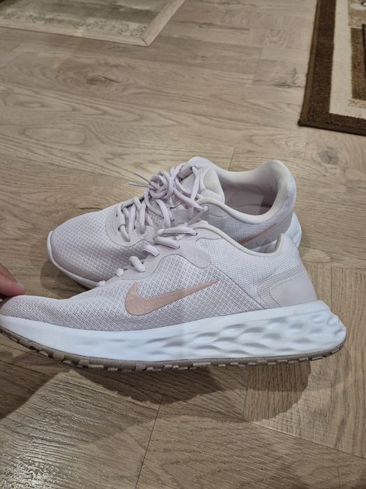 Дамски маратонки Nike Revolution 6
