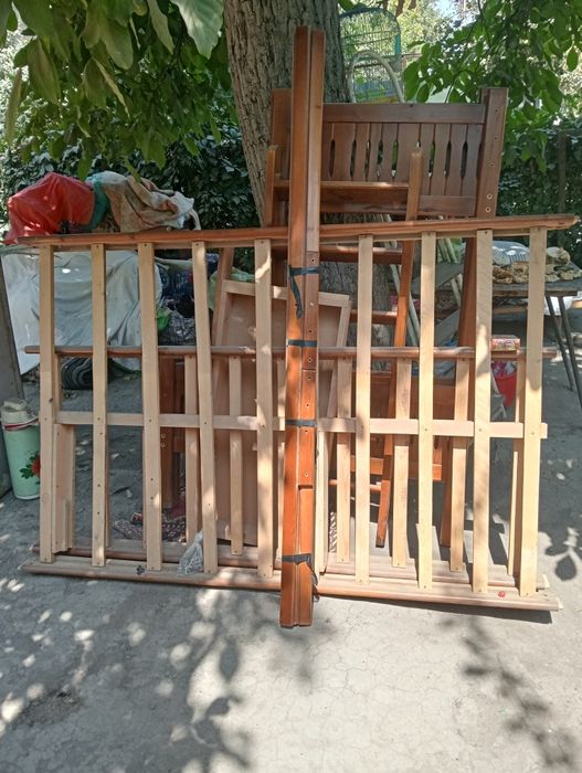 Продаю двух ярусную кровать.