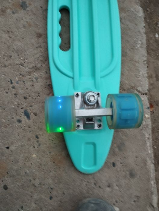 Skedbord sotiladi narhi 290 ming