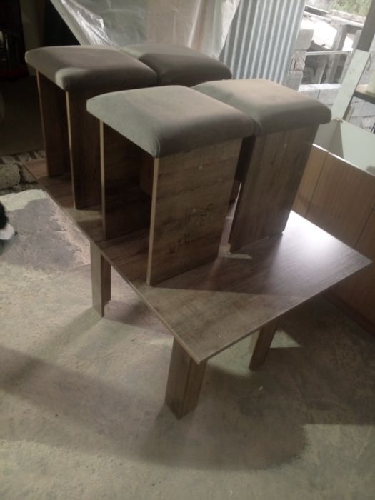 Продам кухонный стол.