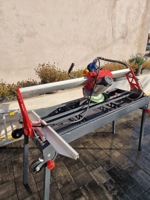 Vand masina de  taiat gresie, faianța, ceramica, ca noua