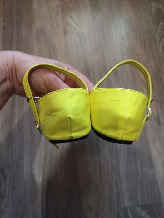 Доставка 2,14€-Сандали неонов цвят като ново,размер 37,дължина 23,5 см