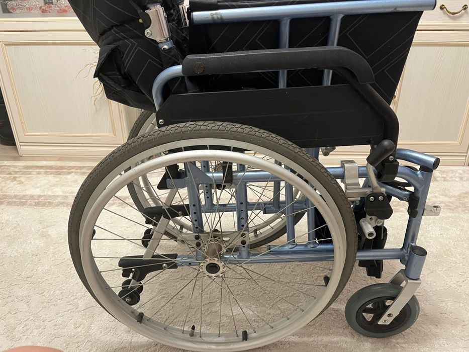 Инвалидная коляска в хорошем состоянии