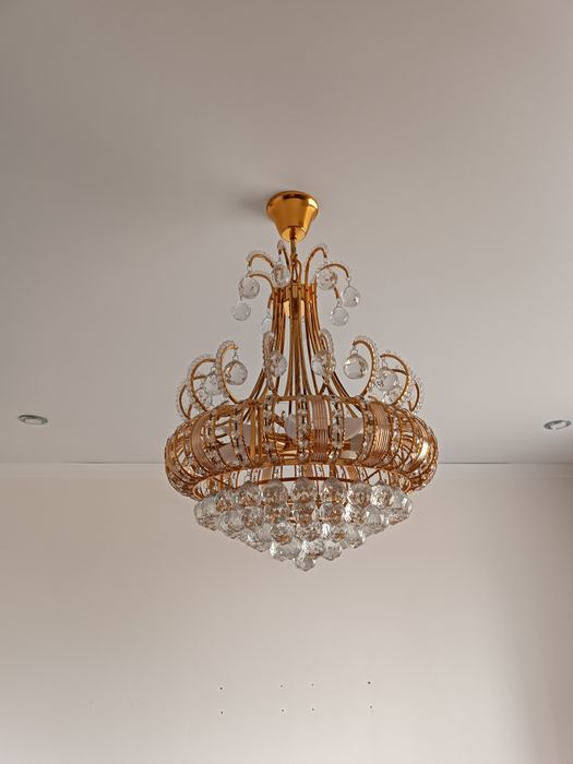 Продам хрустальную люстру