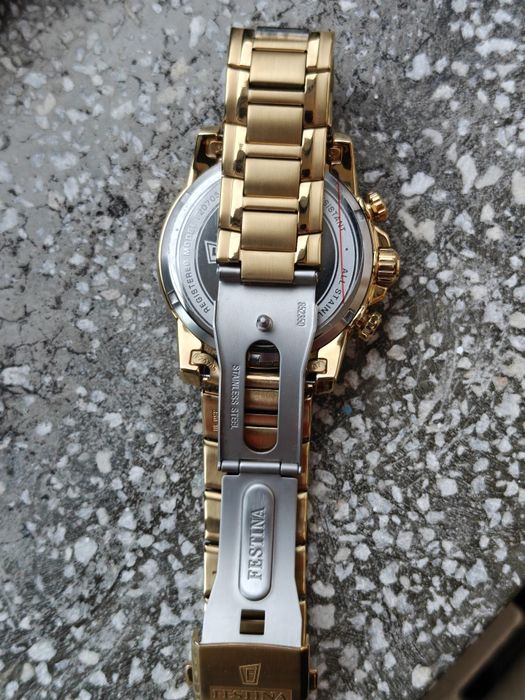 Ceas Festina Chronograph Auriu – 10 ATM, stare excelentă