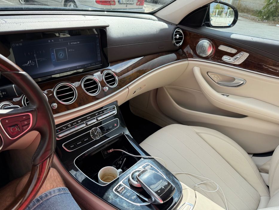 Mercedes E 300 W213 | Лукс и мощ | Реални км | Обслужен