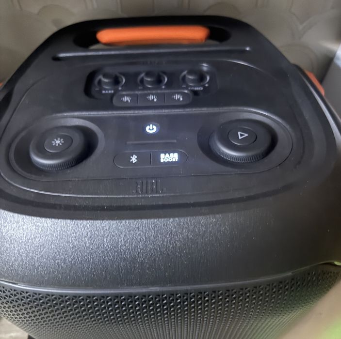 Închiriez Boxă JBL PartyBox 710