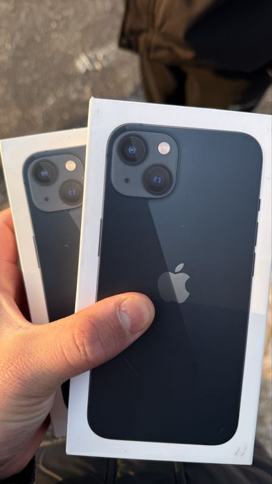 В продаже 2 айфон 13