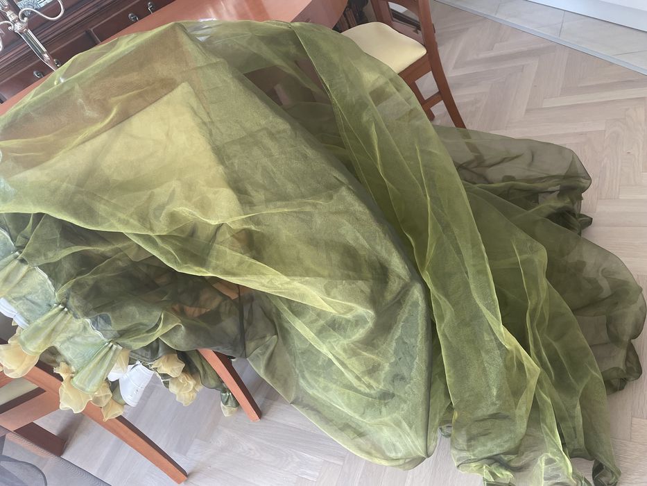 Кралско зелено завеси-шифон ;нощни лампи,килим;кашпи Laura Ashley