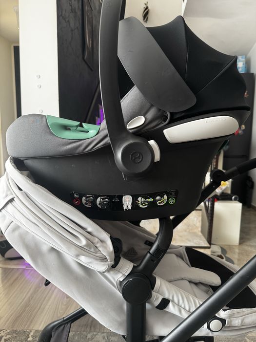 Carucior Cybex Eos Gold Basic + Scoica Aton B2 + adaptori + baza Isofix