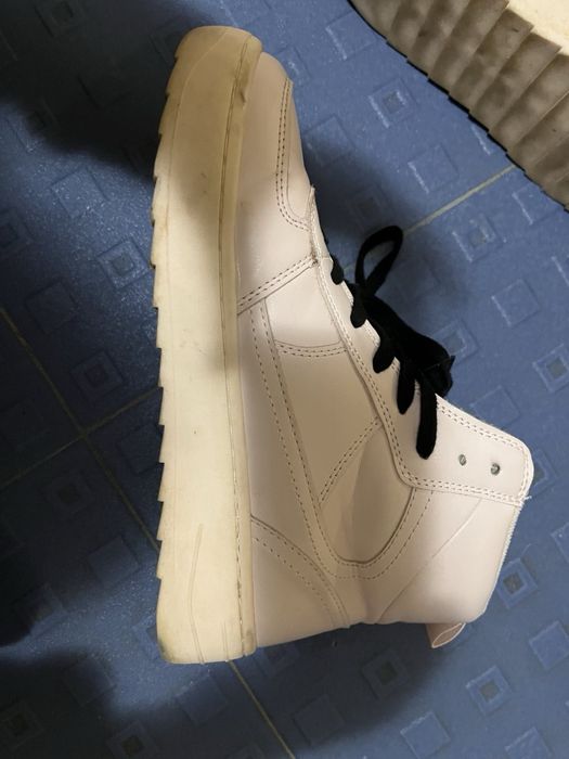 Високи маратонки на Zara