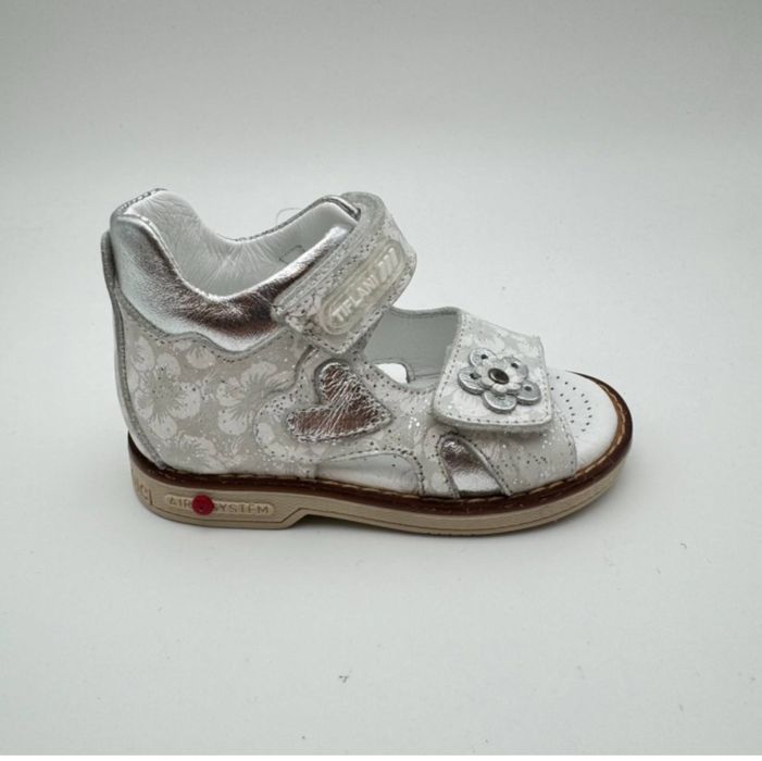 Продам сандалик для девочек