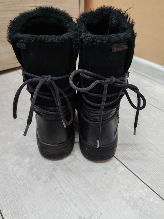 Черни боти Bench