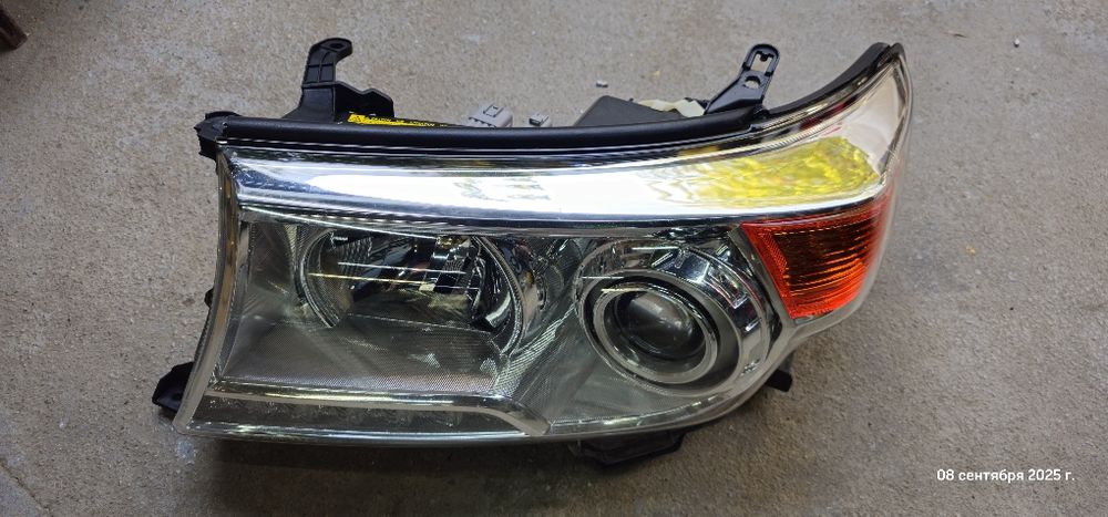 Фара Тойота Ланд Крузер 200