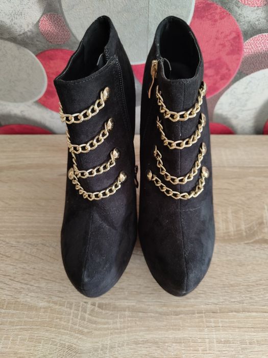 Дамски велурени боти