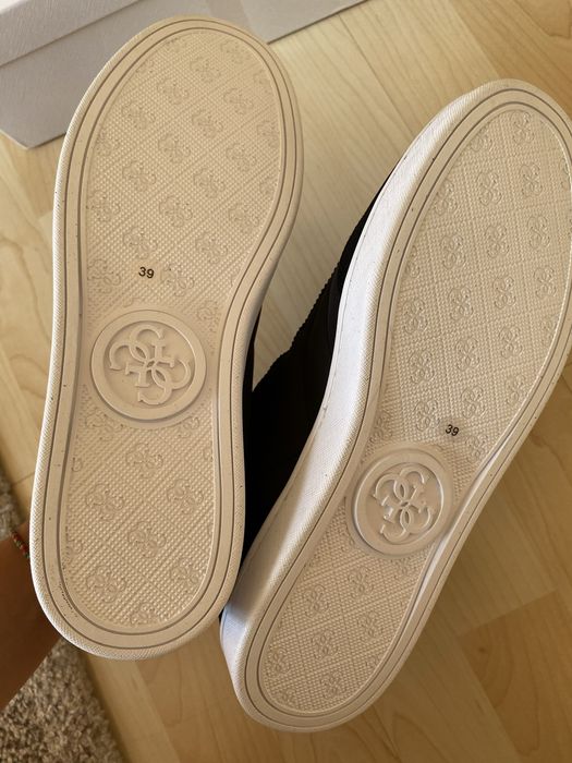 Pantofi Guess noi
