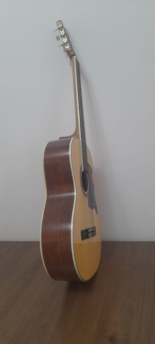 Gitara sotiladi, arzon narxda