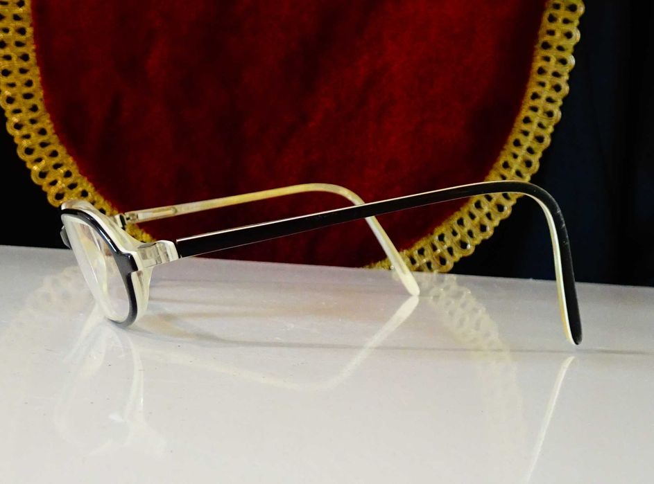 Диоптрични рамки със стъкла и слънчеви очила.