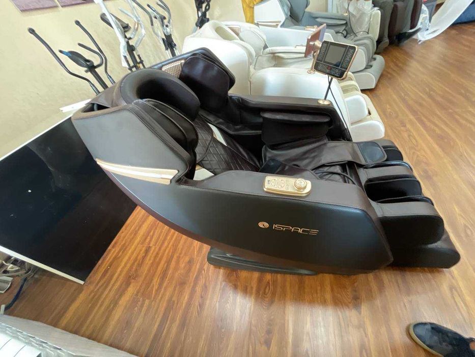 Массажное кресло с режимами массажа и интенсивностью.