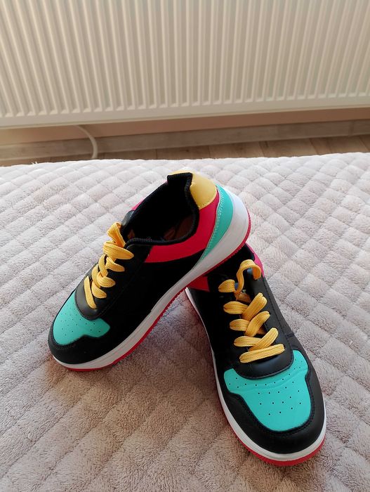 Ботуши, маратонки, кецове