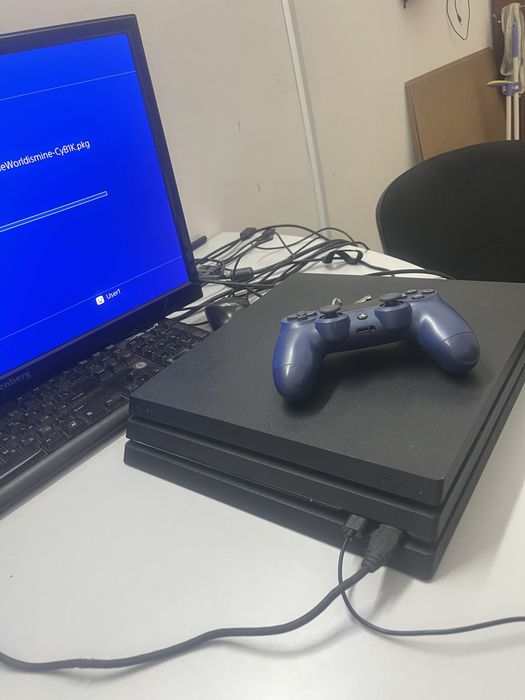 Продаю Sony PS4 Pro