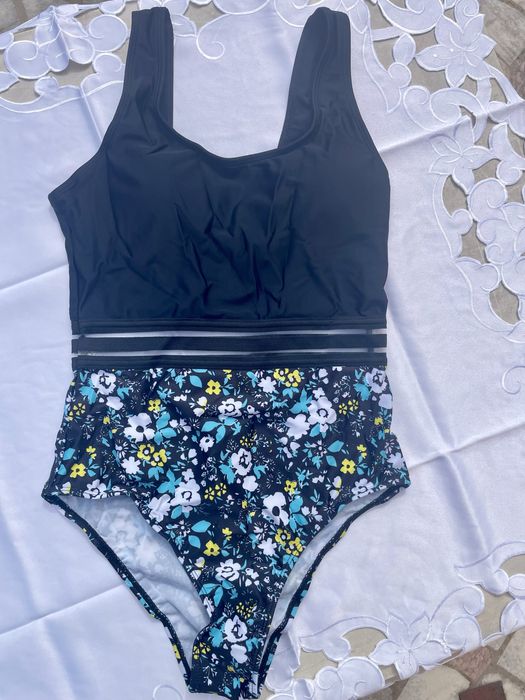 Costum de baie intreg cu floricele Marime S