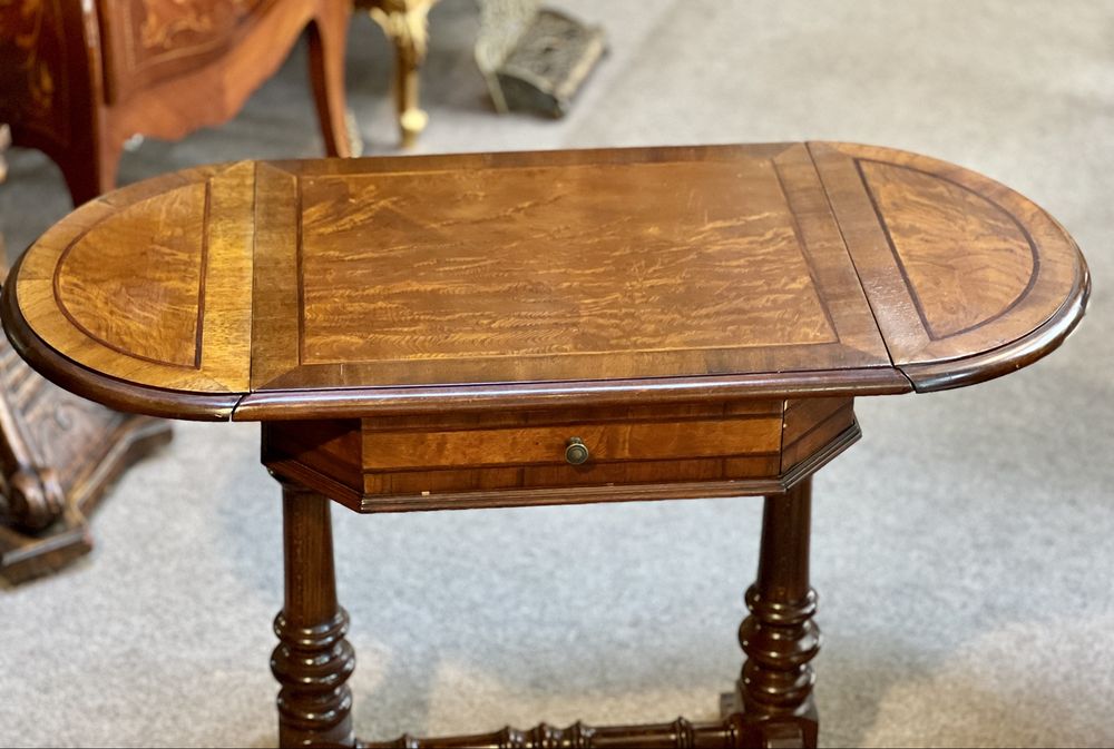 Măsuță vintage din lemn masiv – stil clasic, cu sertar și blat extensibil