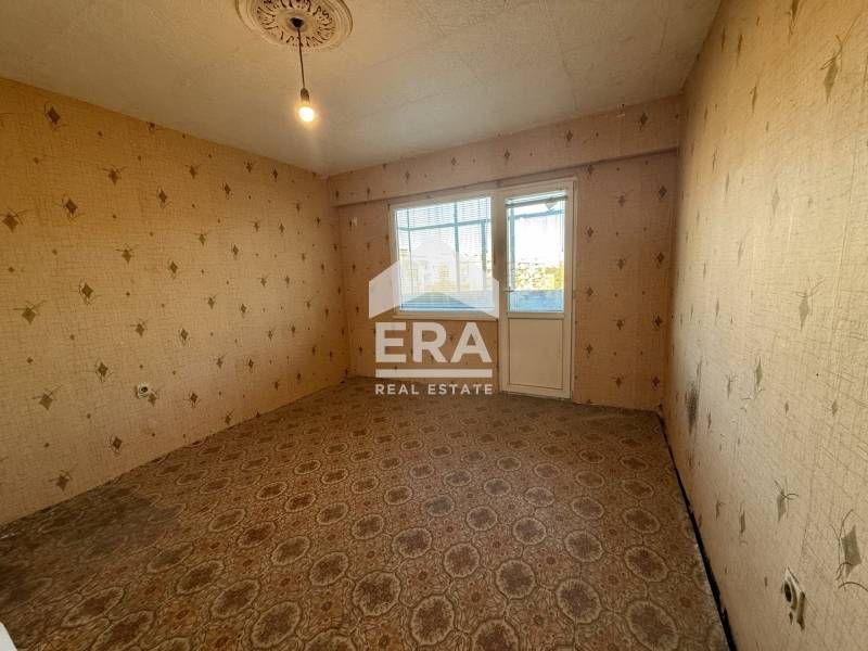 Тристаен апартамент в ж.к. Родина 1