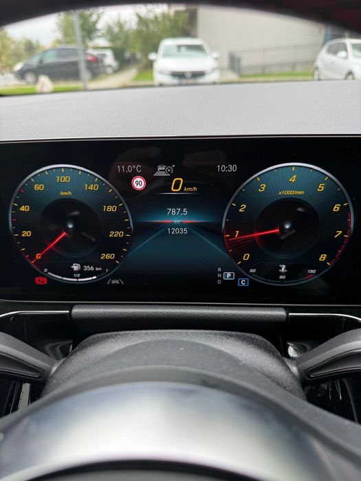 MERCEDES-BENZ GLA 2024 — imagine 4