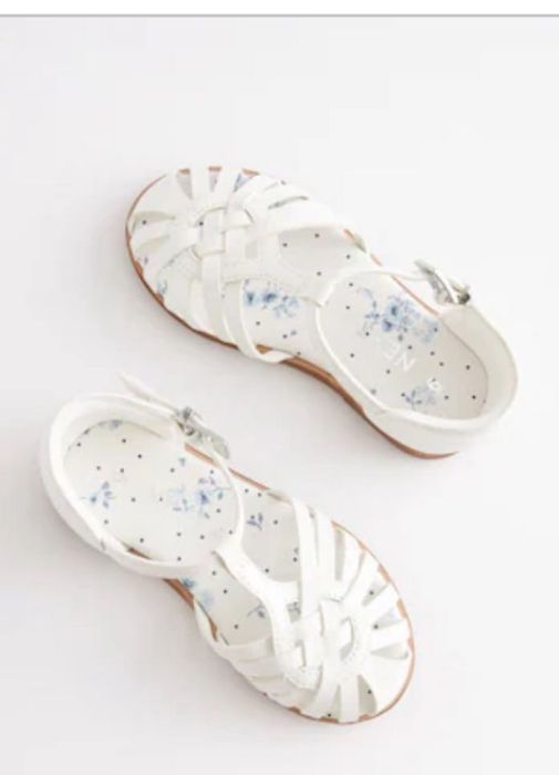 Сандали за момиче Next нови с етикет 4EU 20.5