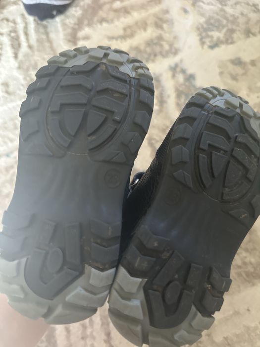 Продам детские ботинки осень весна