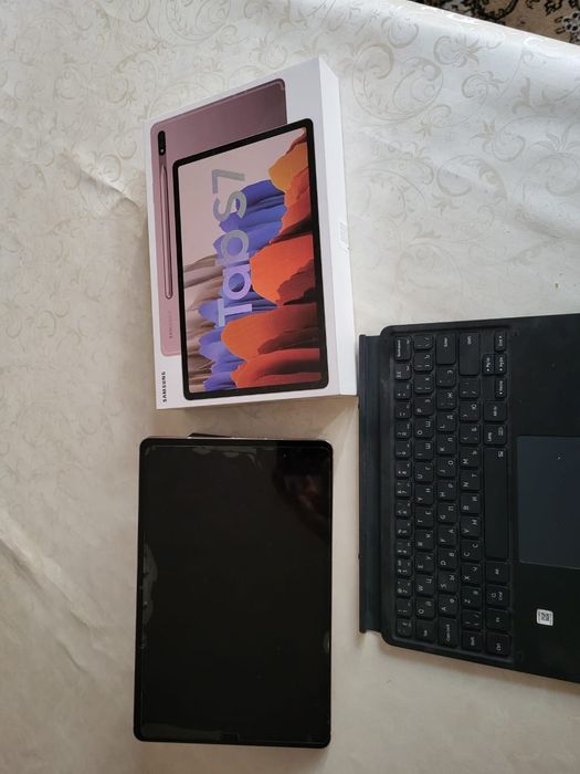 продается  планшет  samsung tab s7 б,у в отлч сост б.у