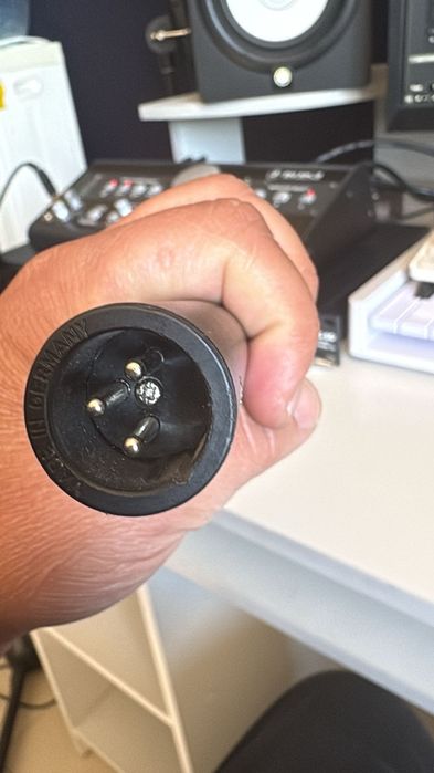 Два микрофона срочно