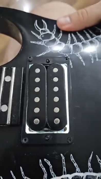 Chitara ibanez custom pictata manual