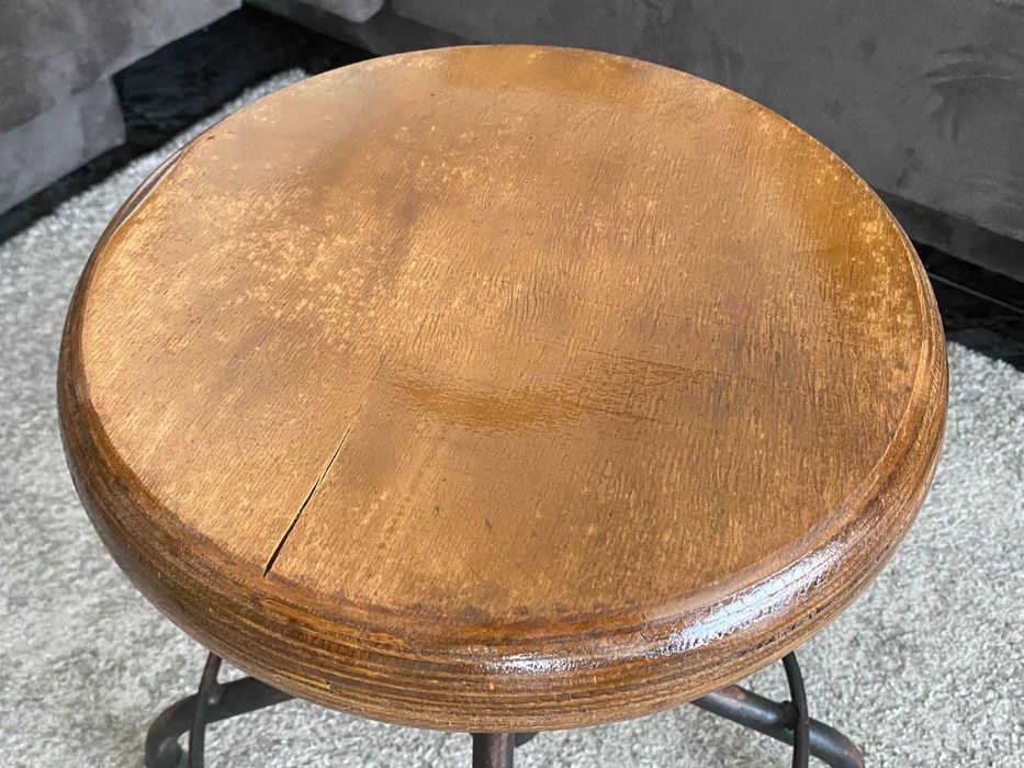 Индустриално Винтидж Столче на Винт