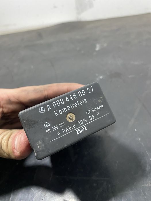 Releu modul stergator parbriz 2.2 cdi 2.3  A0004460027 Mercedes vito