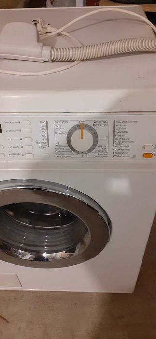 Продавам пералня Miele