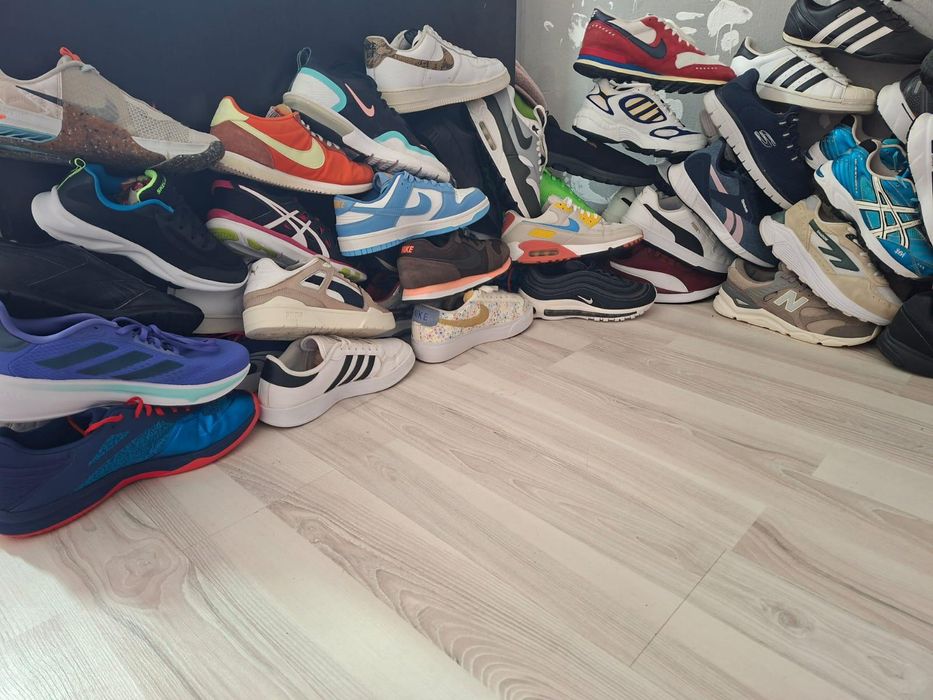 Vând 250 perechi adidași angro calitate extra, mai multe detalii la te