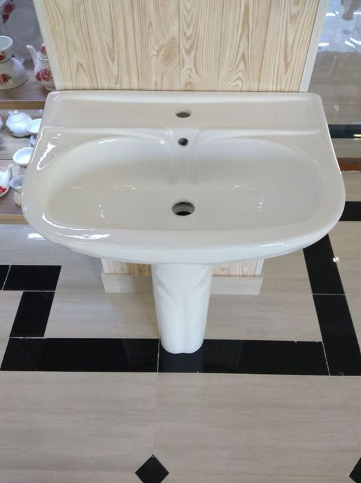 Keng turdagi Vanna va rakvinalar