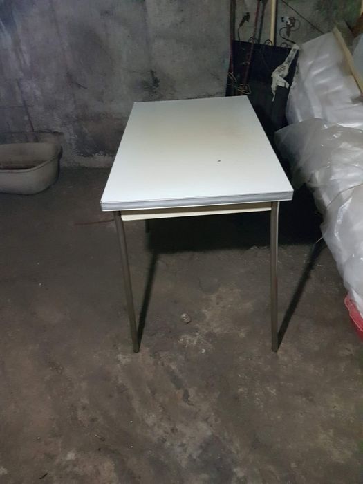 Masa de bucatarie cu blat mdf ,90×60×80 (h)pret  300.leiM