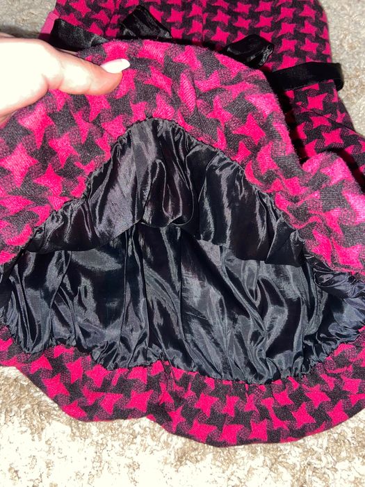 Детска плътна рокличка и пухена жилетка