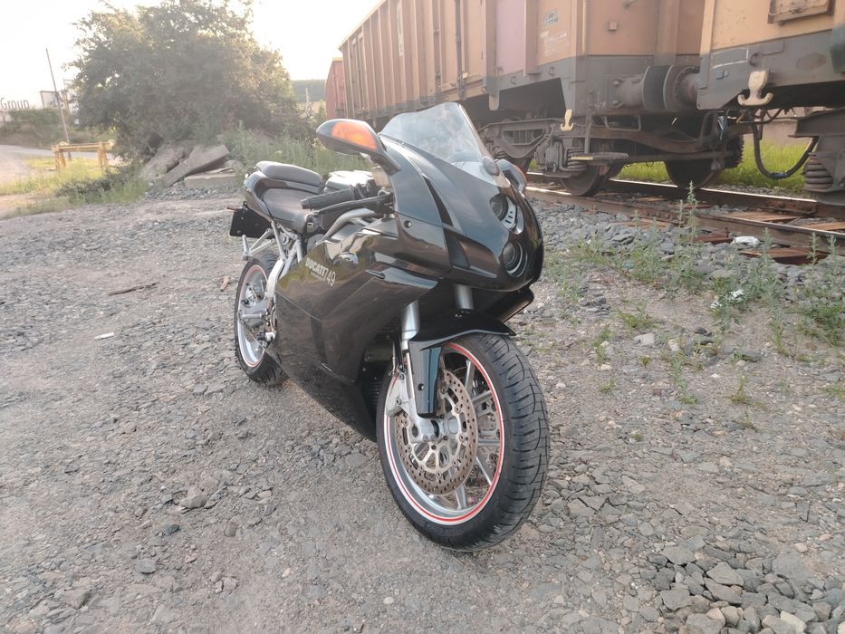 Vând Ducati 749 an fabricație 2004
