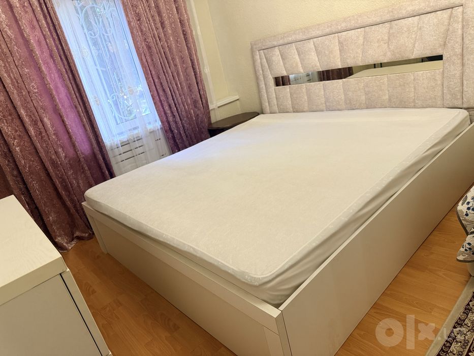 Продам двуспальную кровать б/у