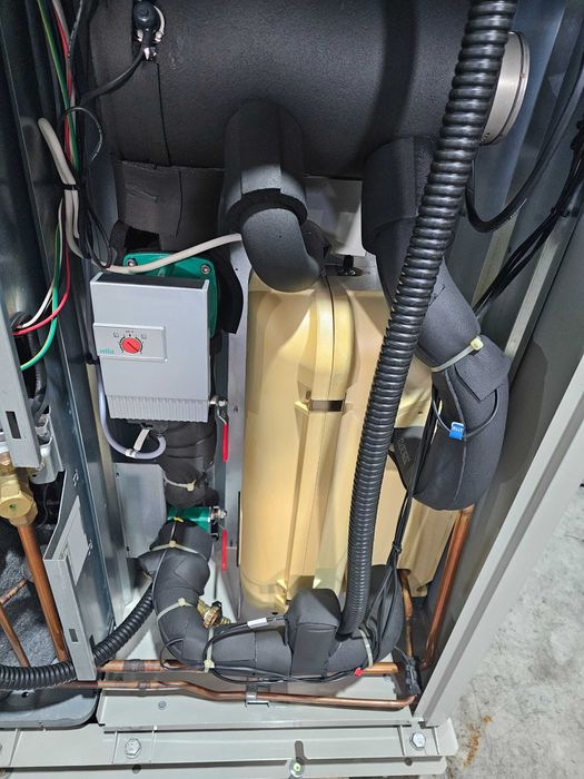 Термопомпа Daikin Altherma - 14 KW - моноблок - EDHQ014BB6V3