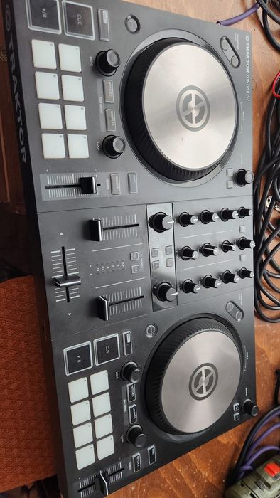 Consola Traktor S2 MK3 cu case