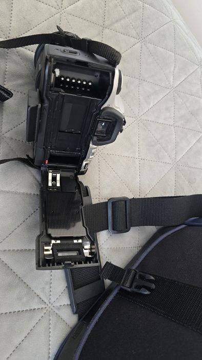 Minolta Dynax 505si + obiectiv 28-105mm + husă + 2 filme – Set complet