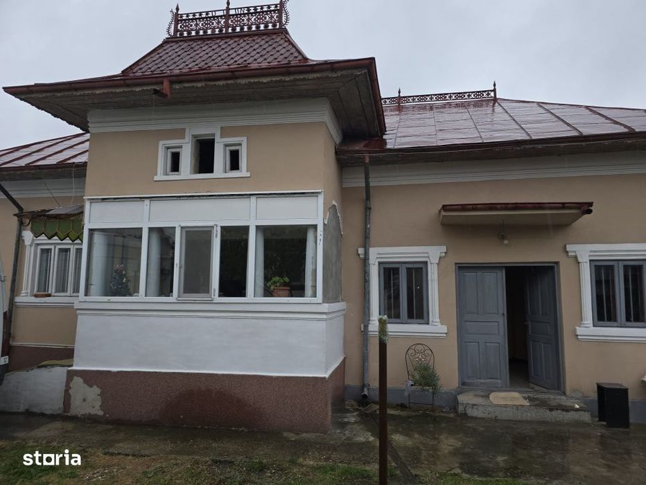 Casa cu Teren intravilan 1500 mp, Centrala termica, Poiana Lacului -