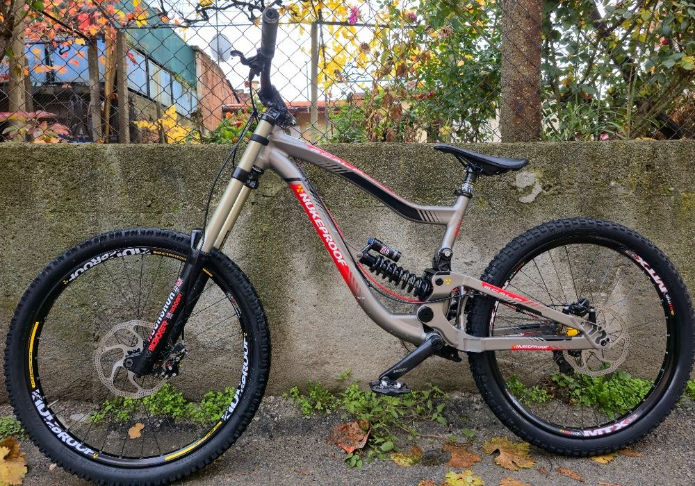 Nukeproof Scalp 26 цола DH, Boxxer Rockshox 1x11 скорости Sram XO